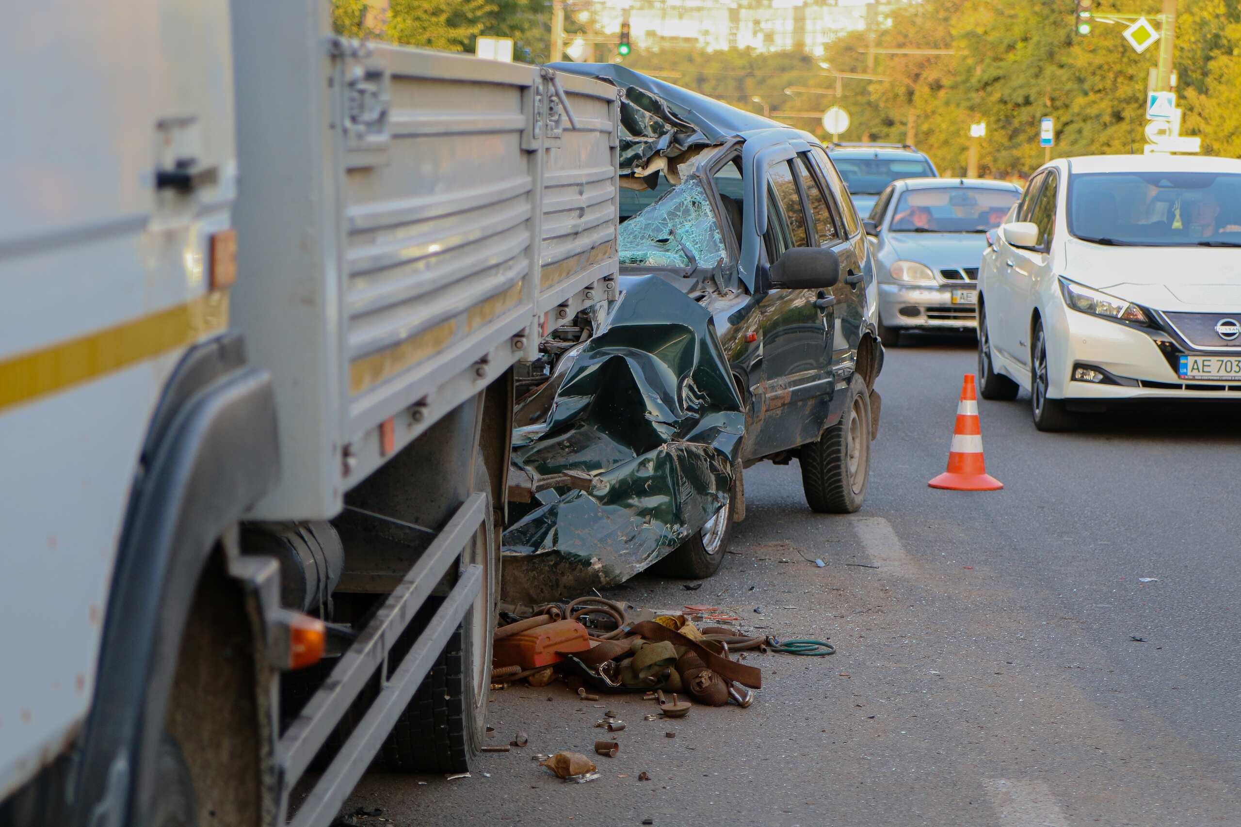 Severe truck accident involving multiple vehicles, illustrating who may be liable in a Washington truck accident case.