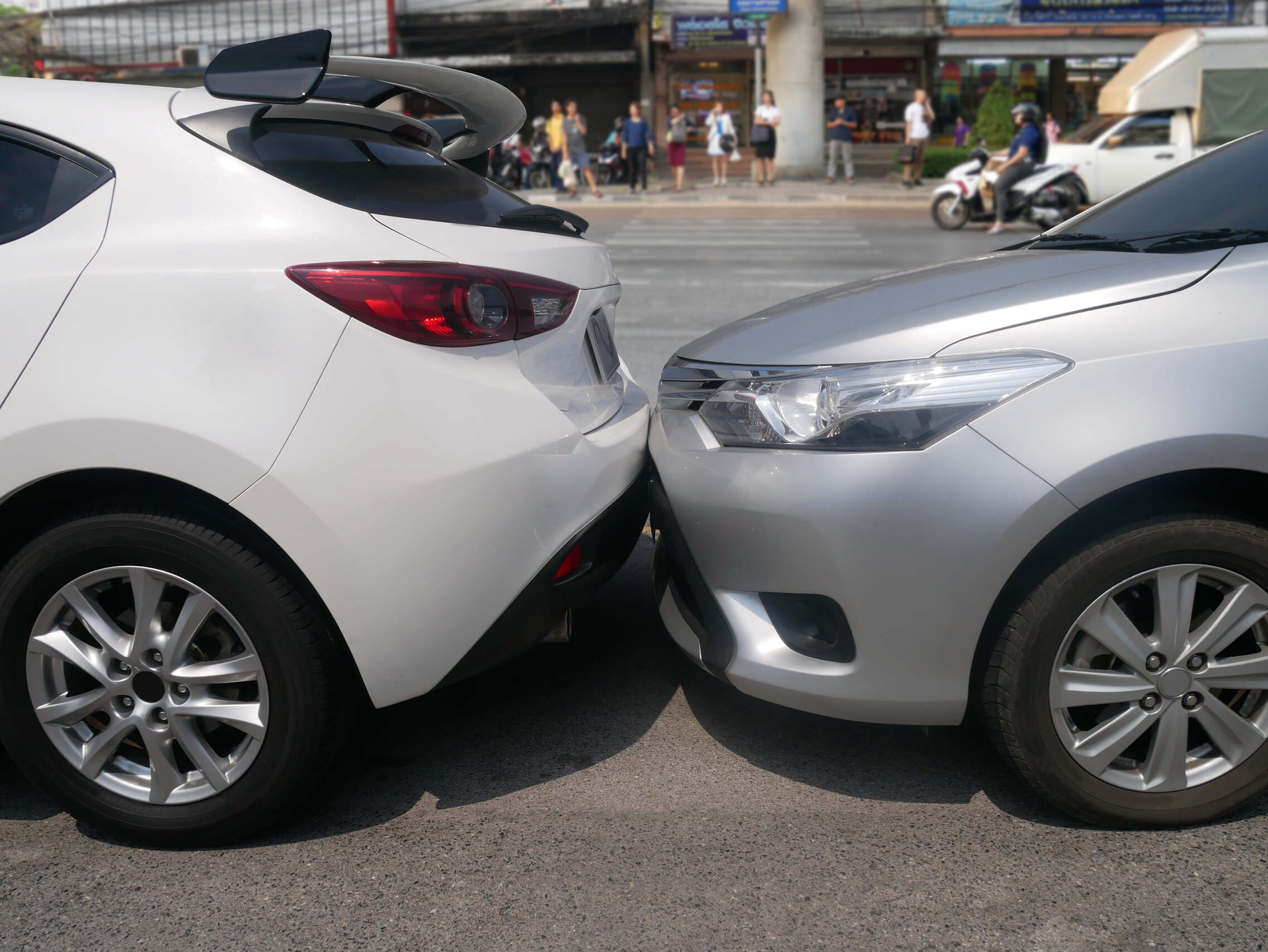 Two-car collision illustrating a rear-end accident in Washington