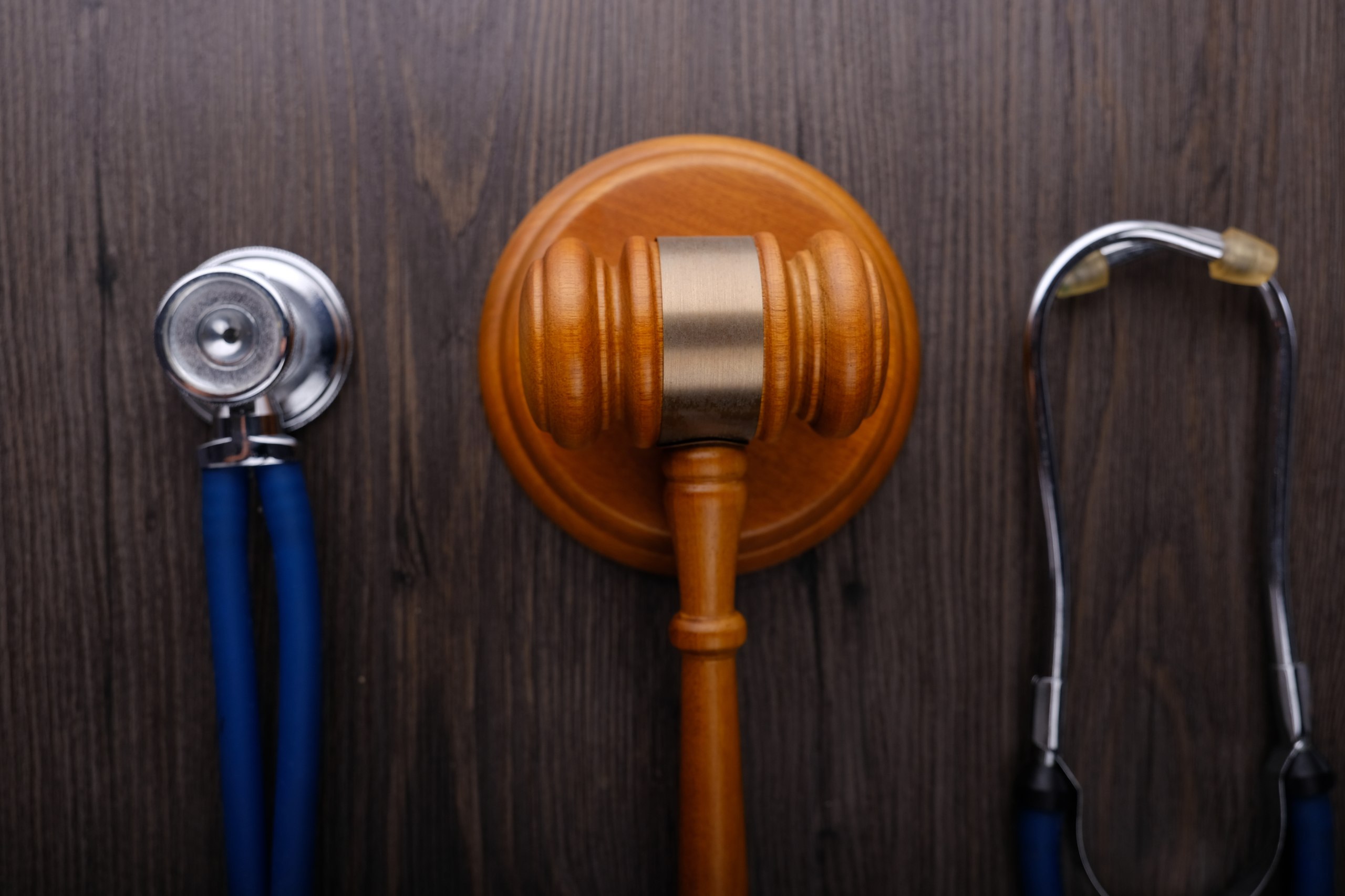 Judge’s gavel and medical stethoscope symbolizing a personal injury lawyer handling accident cases in Washington.